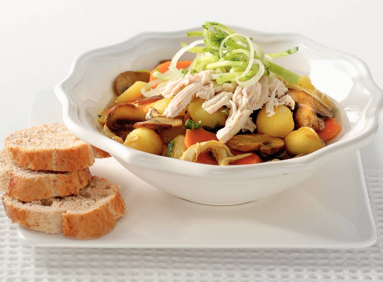 Kippotje met champignons en minikriel