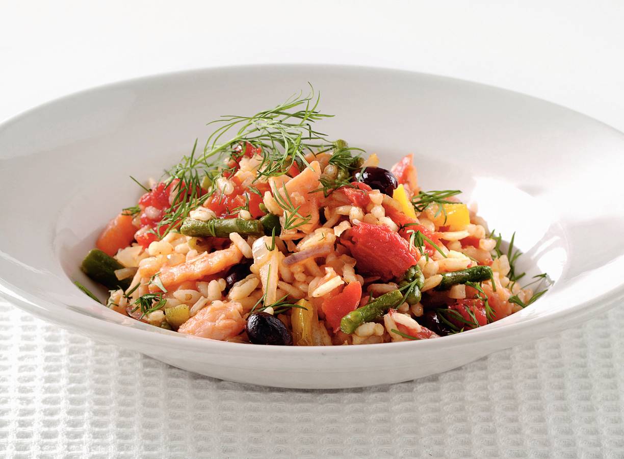 Italiaanse tomatenrisotto met zalm en groenten