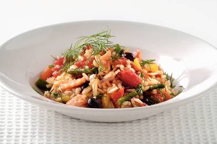 Ita­li­aan­se to­ma­ten­ri­sot­to met zalm en groen­ten