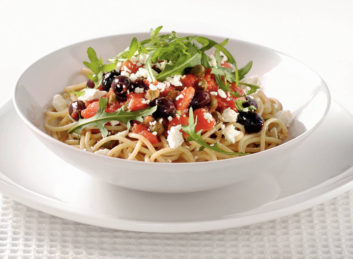 Volkoren spaghetti met kappertjes en olijven