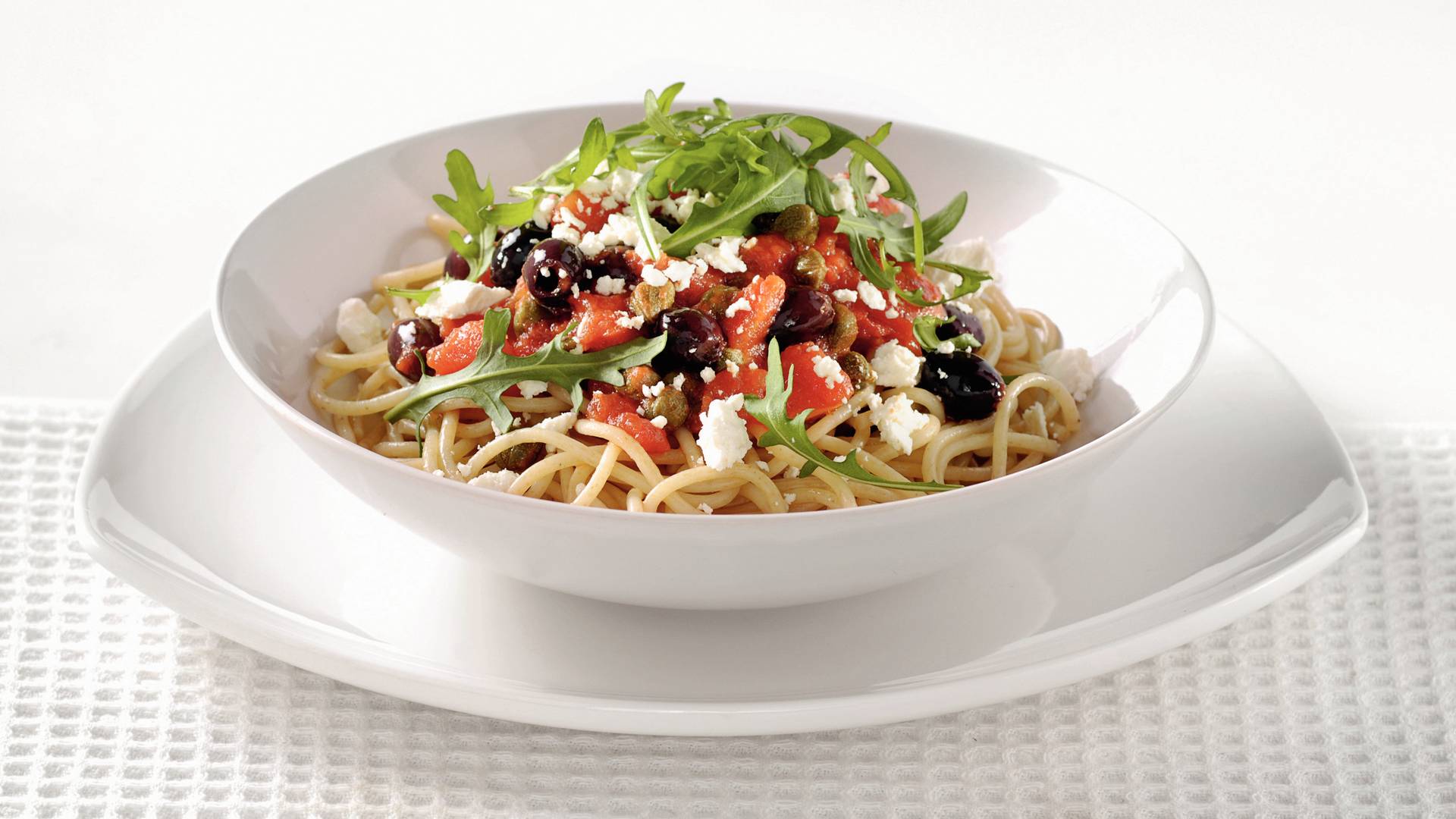 Volkoren spaghetti met kappertjes en olijven recept Allerhande Albert Heijn België