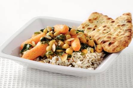 Groentekorma met notenrijst en naan