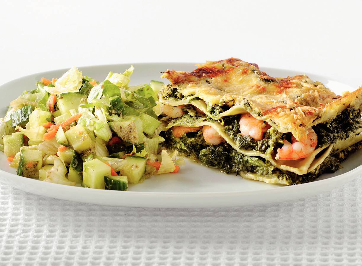 Groene lasagne met garnalen en pestosaus