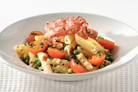 Pasta carbonara met bacon en tijm