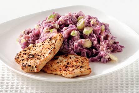 Rodekoolstamppot met kalkoenfilet