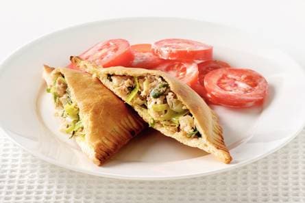 Vis-preipakketjes met tomatensalade