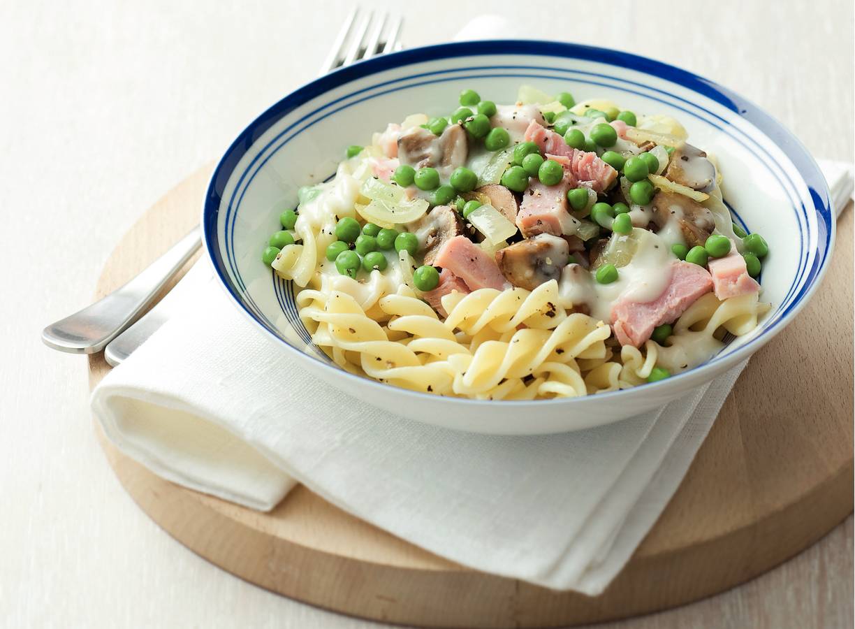 Pasta met ham en tuinerwten in roomsaus