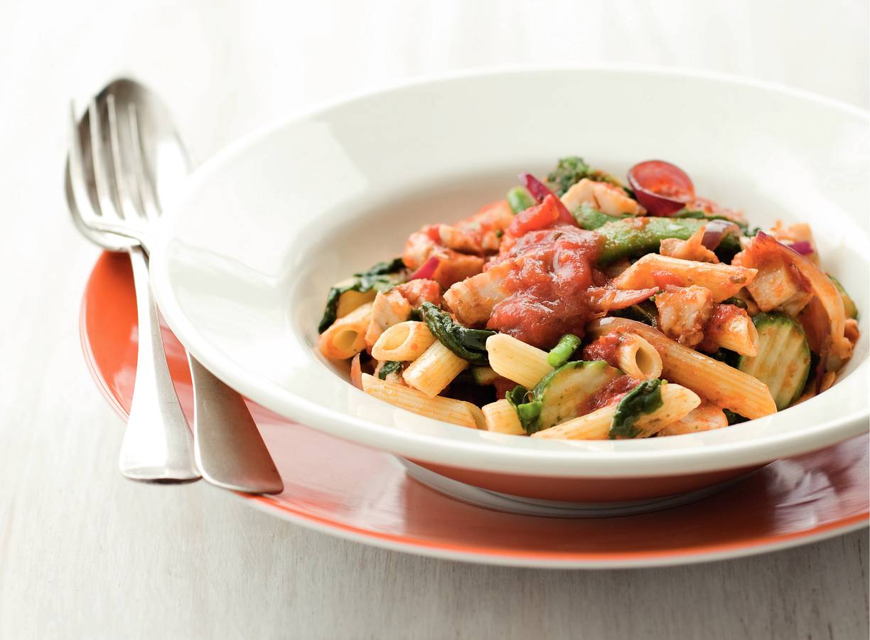 Pasta met tomaten-vissaus