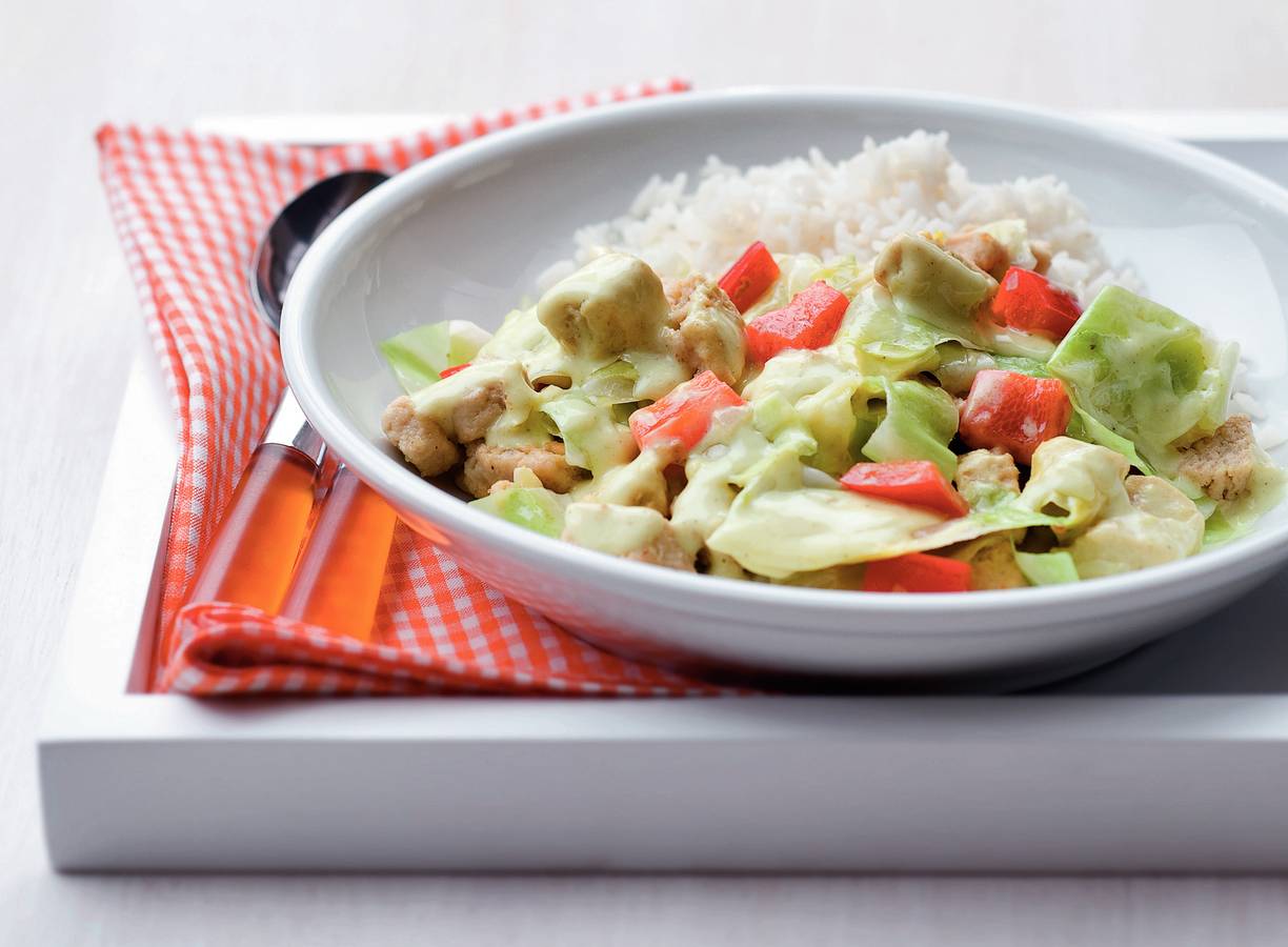 Quorn in kerrie-kokossaus met witte rijst