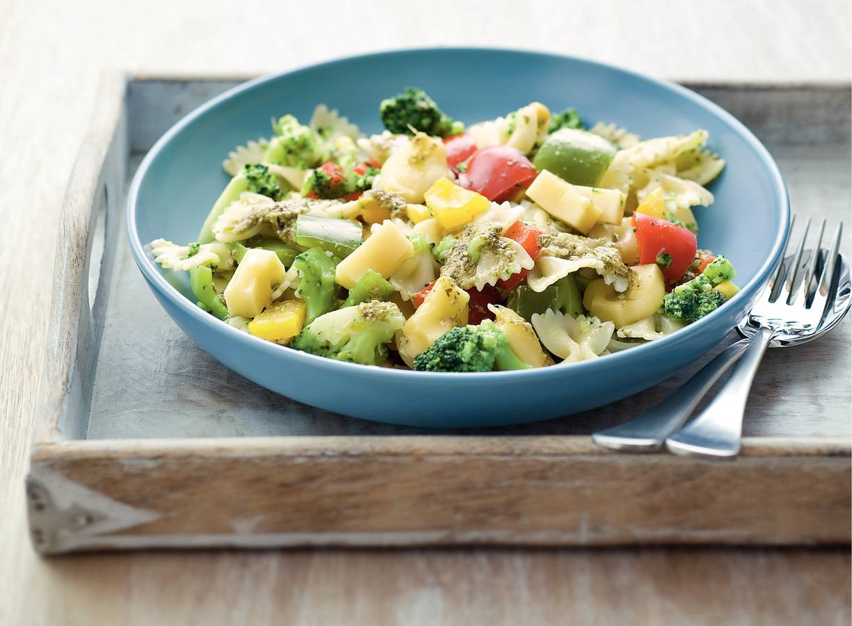 Pasta pesto met paprika en broccoli