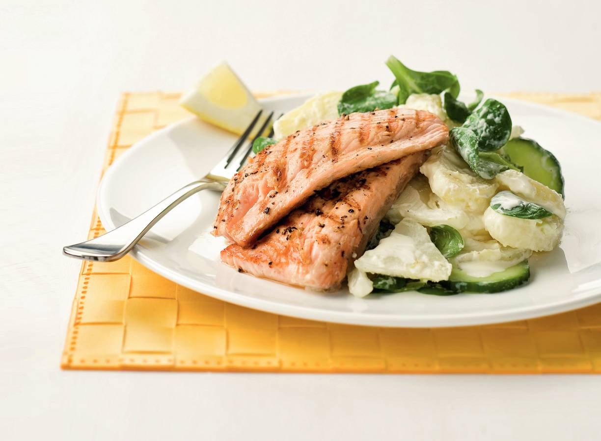 Geroosterde zalm op aardappelsalade