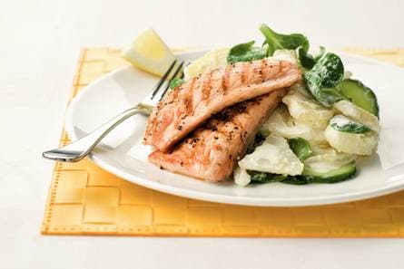 Geroosterde zalm op aardappelsalade