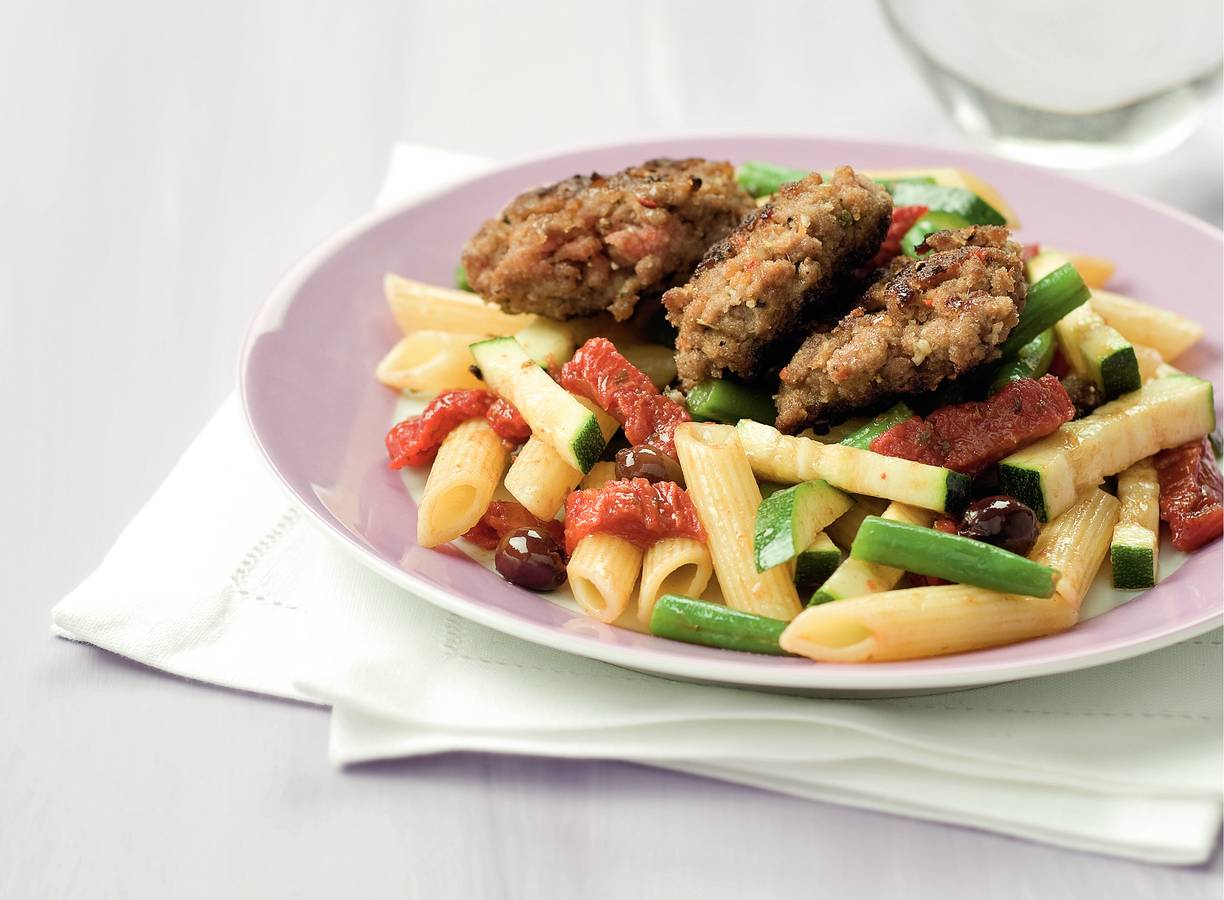 Gehaktkoekjes met pastasalade