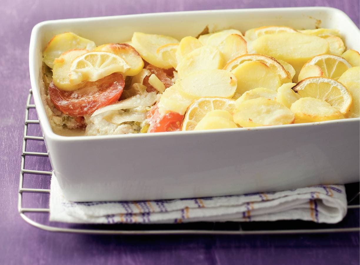 Ovenschotel van koolvis en aardappelschijfjes