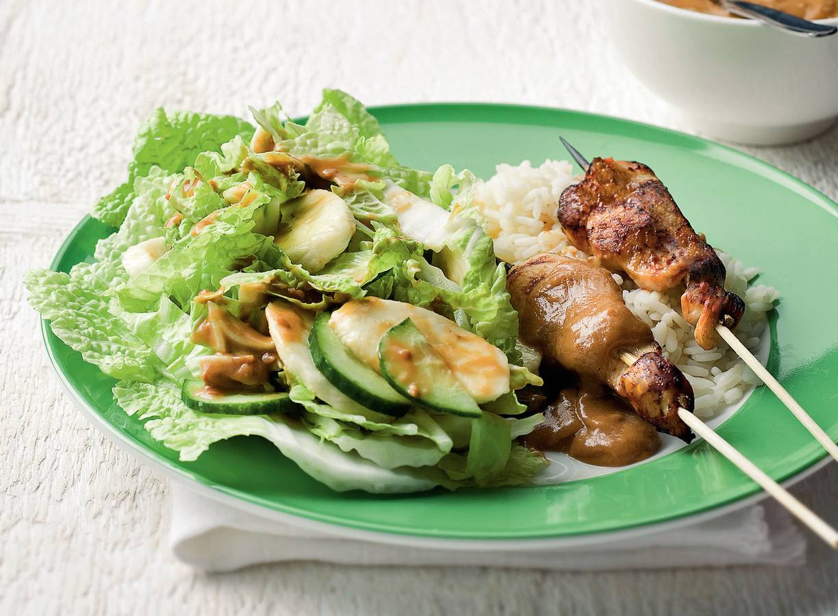 Kipsaté met koolsalade