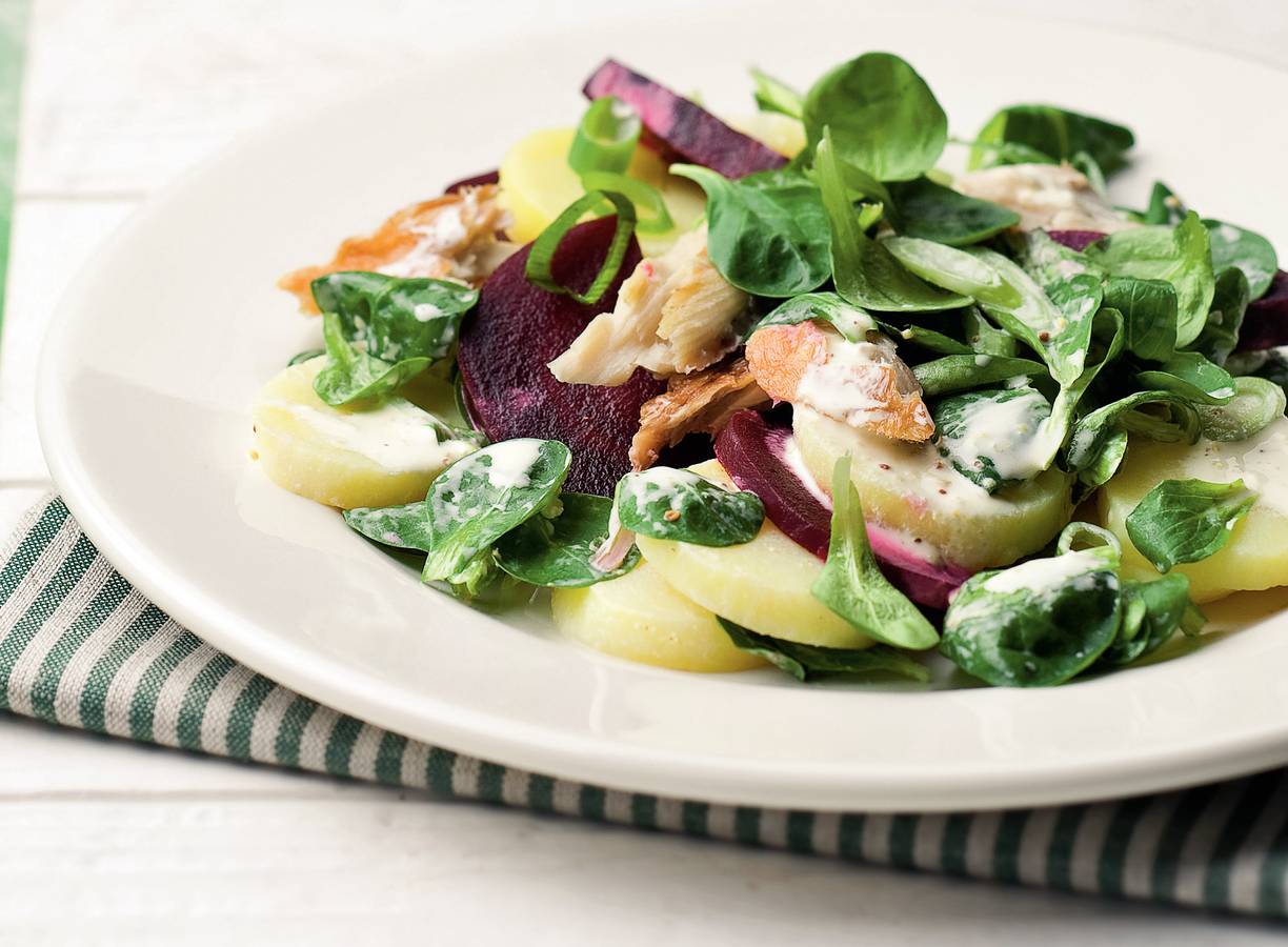 Lauwwarme veldsalade met makreel