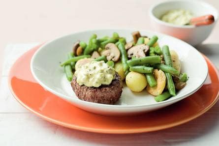 Tartaar met remouladesaus en groenteroerbak