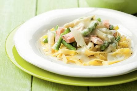 Tagliatelle met zalm en asperges