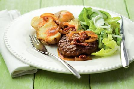 Hamburgers met tomatenjus en Pommes Gourmandine