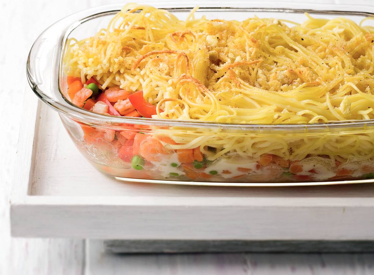 Spaghettini-groenteschotel met mozzarella en garnalen