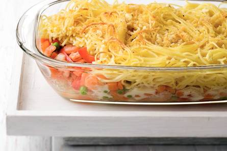 Spaghettini-groenteschotel met mozzarella en garnalen