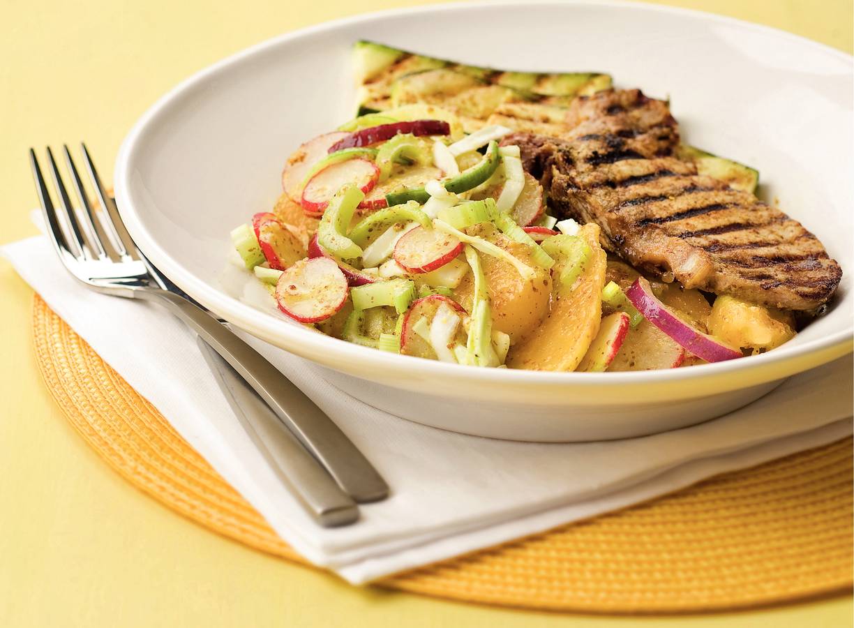 Lauwwarme aardappelsalade met mosterdkarbonades