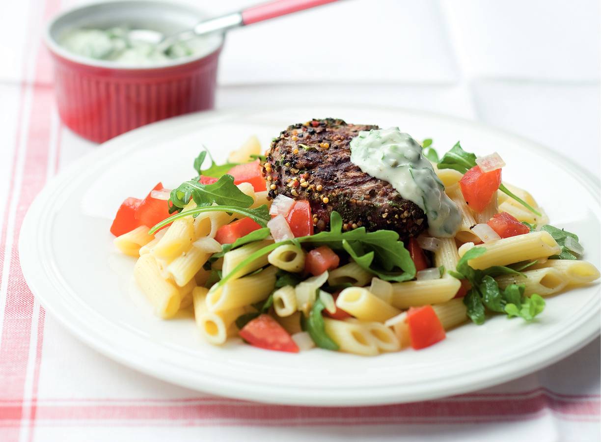 Pepersteaks met tzatziki en tomatenpasta
