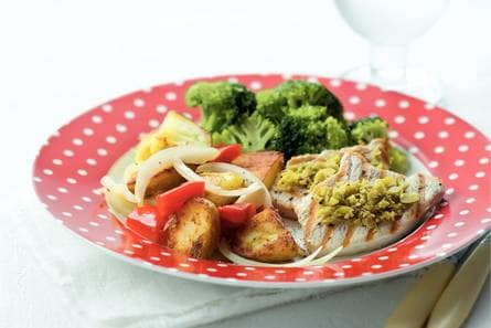 Gegrilde kalkoenfilet met olijven en broccoli