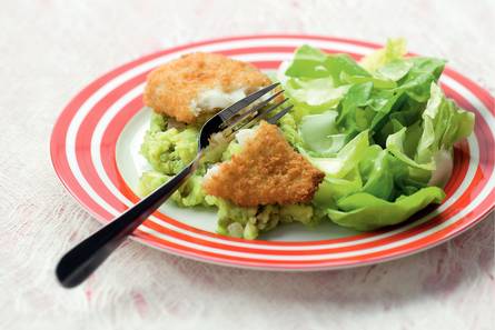 Lekkerbekjes met botersla en erwtenpuree
