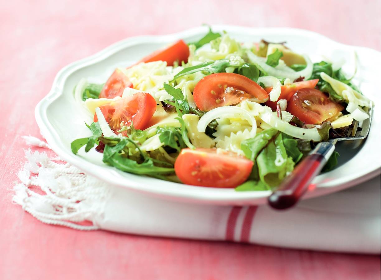 Italiaanse pasta-tomatensalade