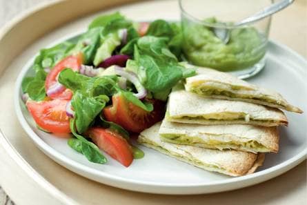 Guacamole wraps met tomatensalade