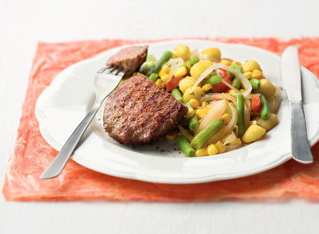 Pikante steak du boeuf met groenteroerbak