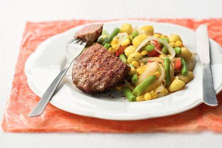 Pikante steak du boeuf met groenteroerbak