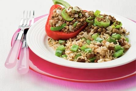 Gevulde paprika's met rozijnenrijst