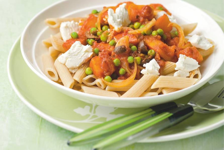 Pasta met kruidige pompoensaus en geitenkaas