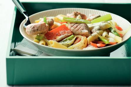 Penne met zalm, bleekselderij en roomkaas