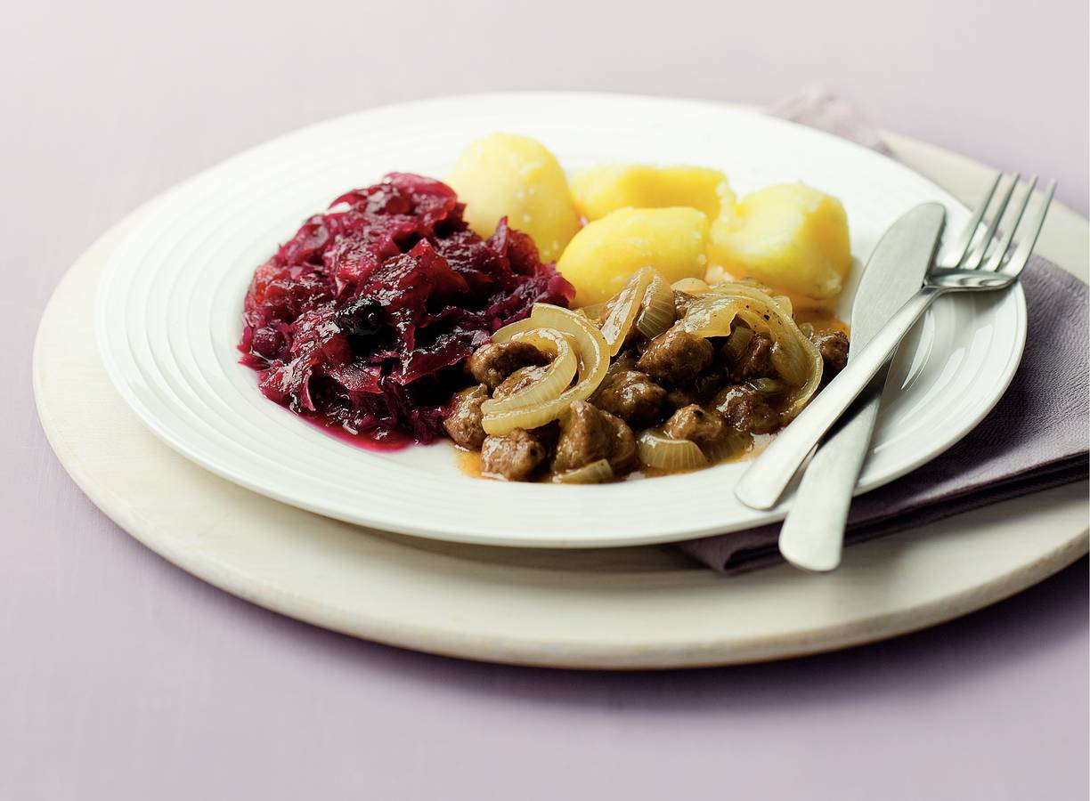 Makkelijke gehakthachee met rodekool