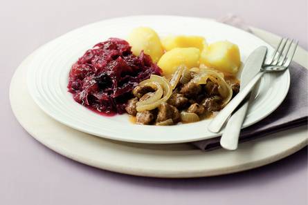 Makkelijke gehakthachee met rodekool