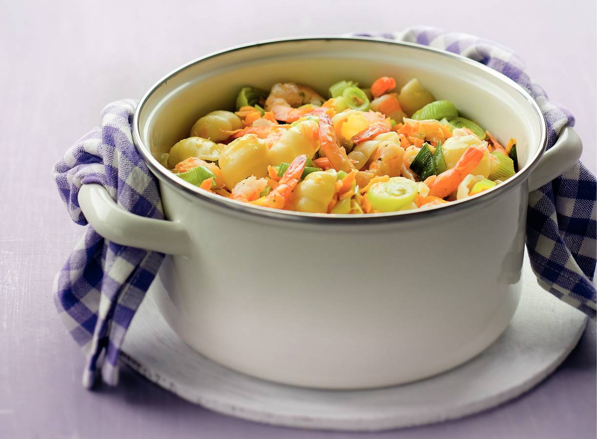 Pastaschelpjes met garnalen in prei-roomsaus