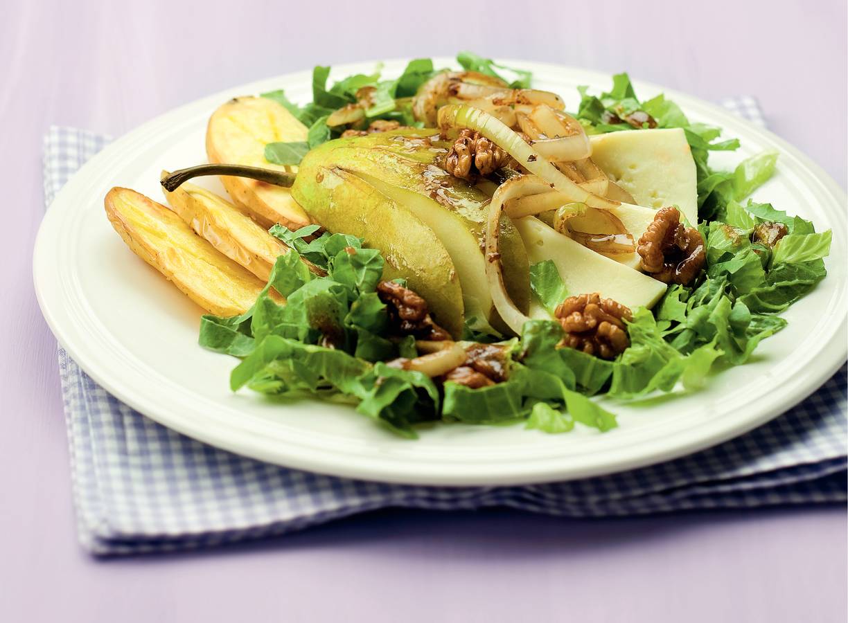 Herfstsalade met peer, walnoten en kaas