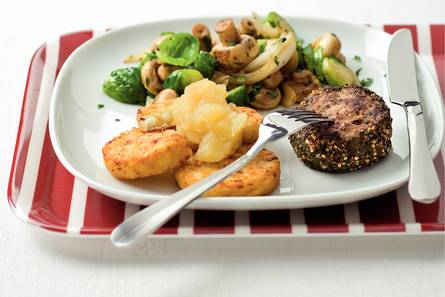 Pepersteaks met röstiko's en appelcompote