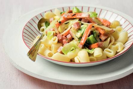Pasta met romige kool-hamsaus