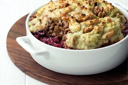 Rodekoolschotel met knolselderijpuree