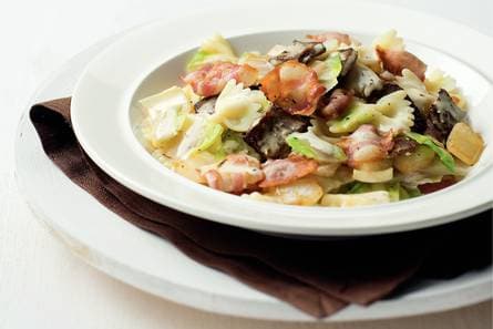 Pasta met witlof en ontbijtspek
