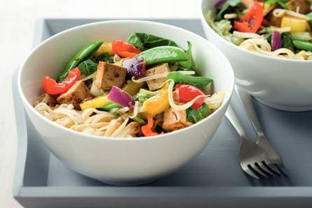 Zoet-pikante tofu met gebakken mie