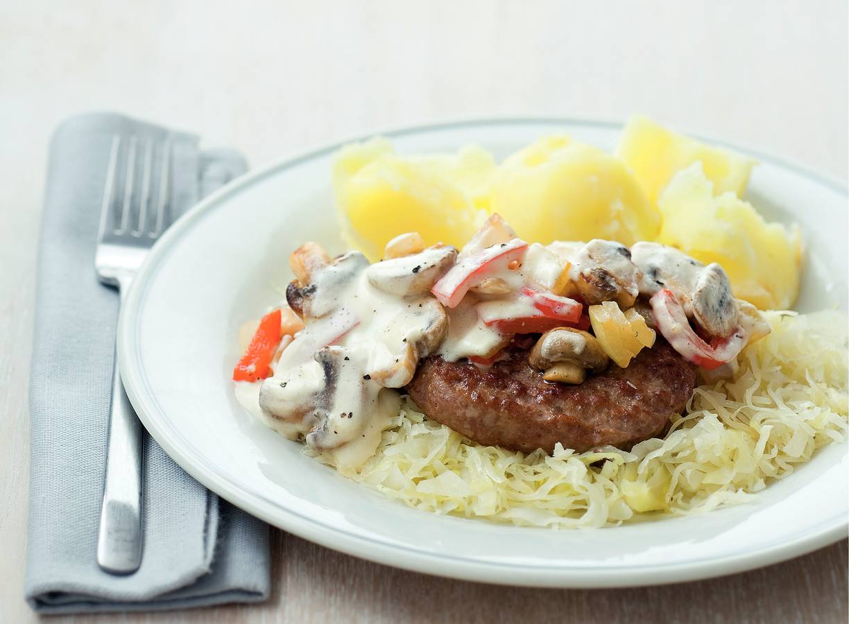 Hamburgers met champignonroomsaus