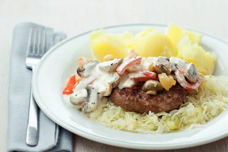 Hamburgers met champignonroomsaus
