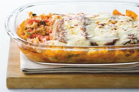 Pastaschotel met gerookte makreel