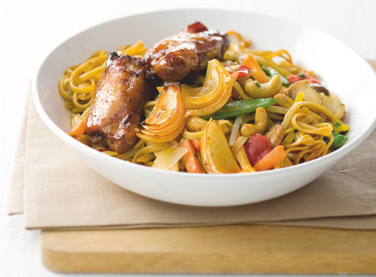 Gebakken mie met kipspareribs