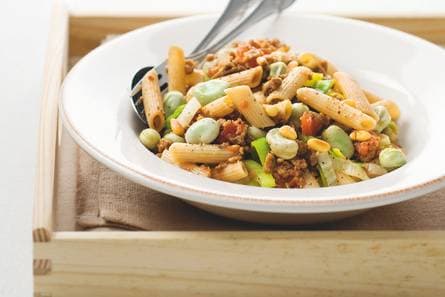 Penne met tuinbonen en pijnboompitten